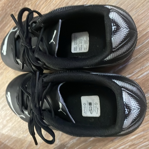 Puma Kids Soccer Shoes - Picture 8 of 8